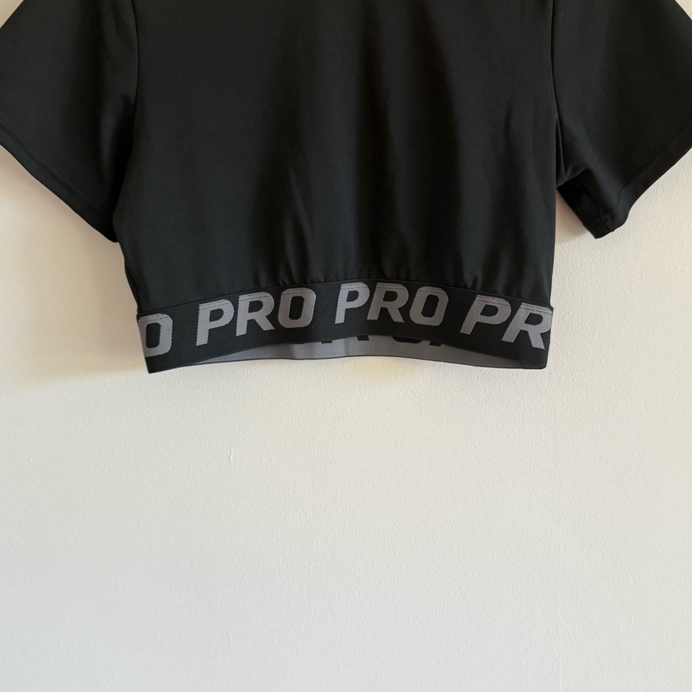 Pro Compression crop top - Picture 2 of 4